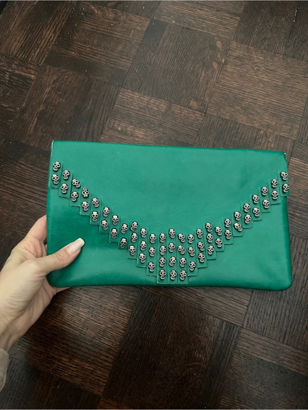 Alexander McQueen look-a-like Green Skull-Stud Envelope Clutch - Women Bags